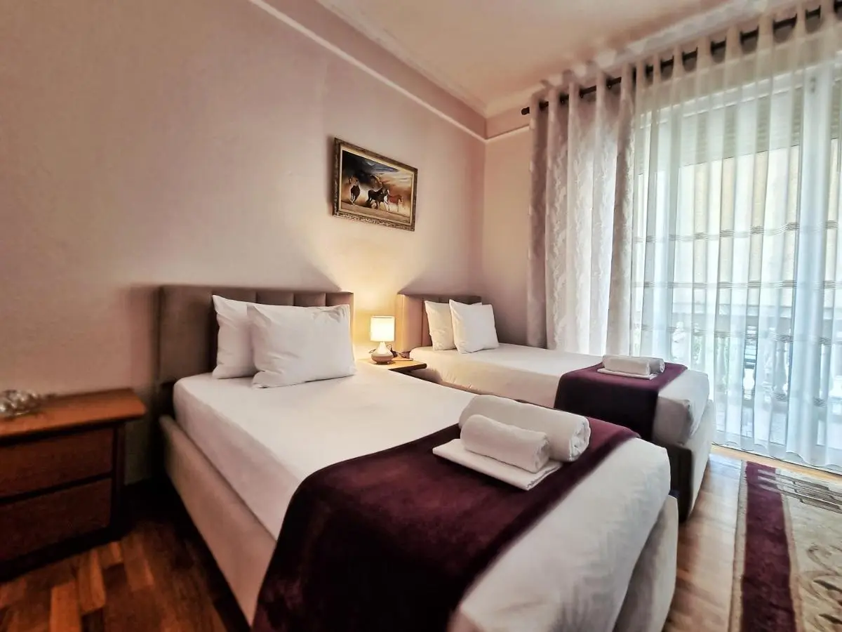 All Seasons Apartments - Free Parking & City Center