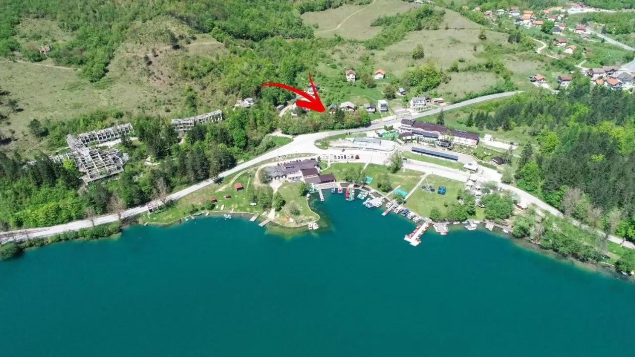 Brvnara Pliva 20m jezero rostilj Relax in Nature