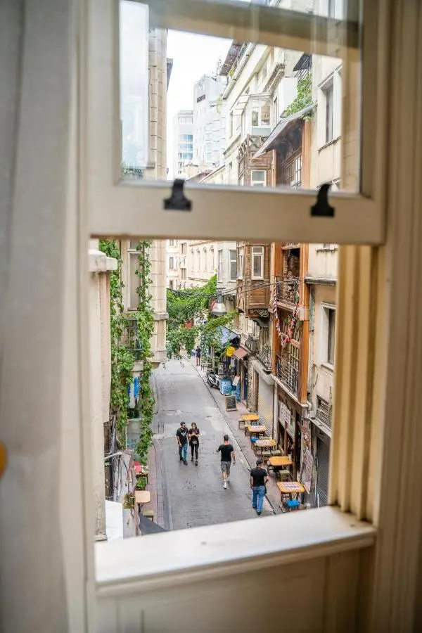 West Pera Hotel