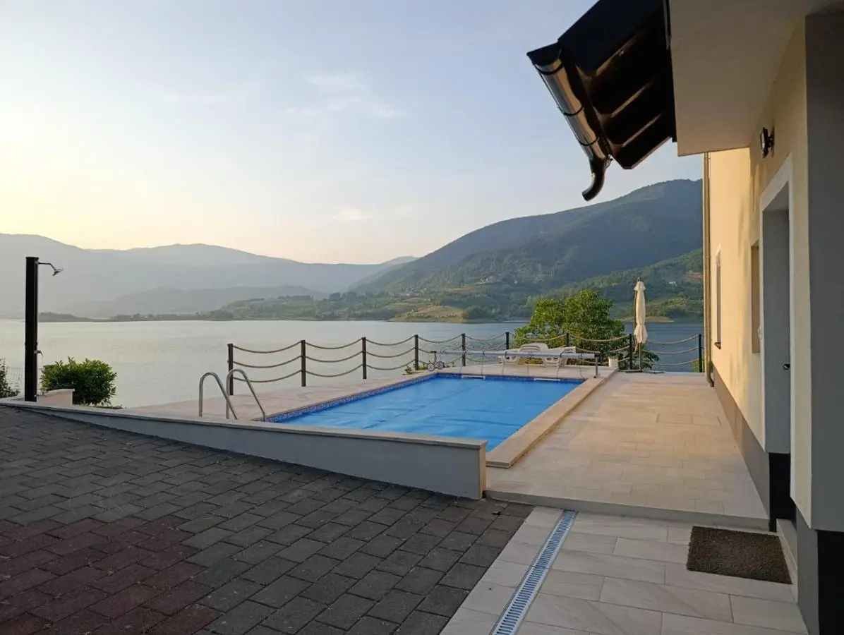Oaza mira - Apartment with Lake View & Private Pool