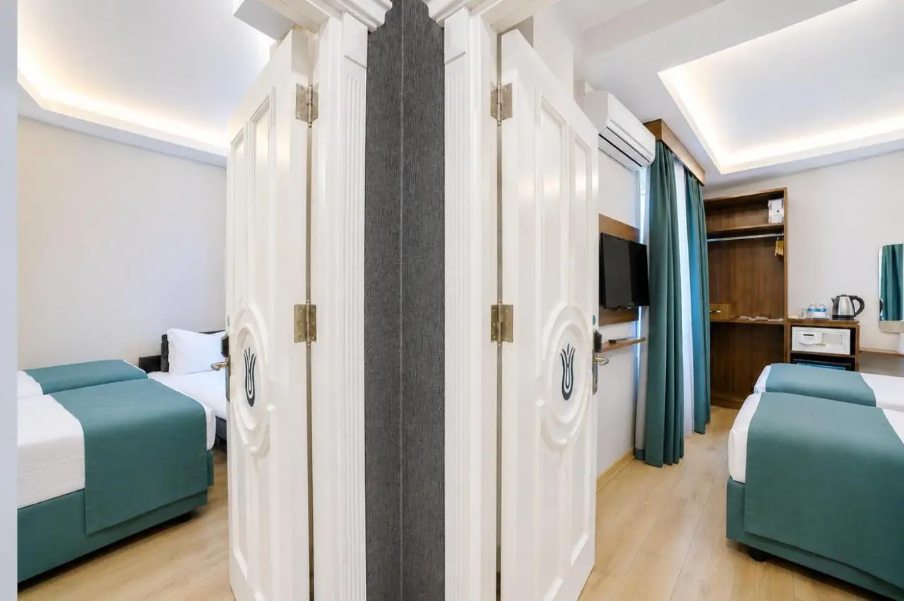 Weingart Black Tulip Hotel