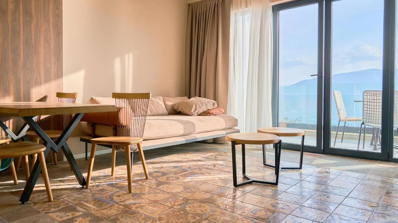 Azar Luxury Suites