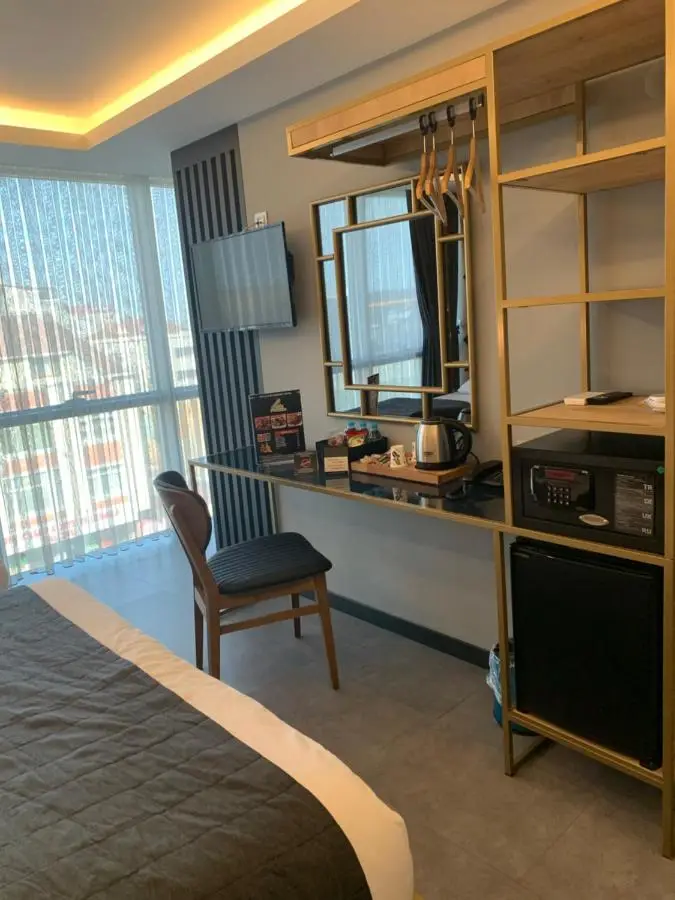 Fly And Stay Airport Hotel