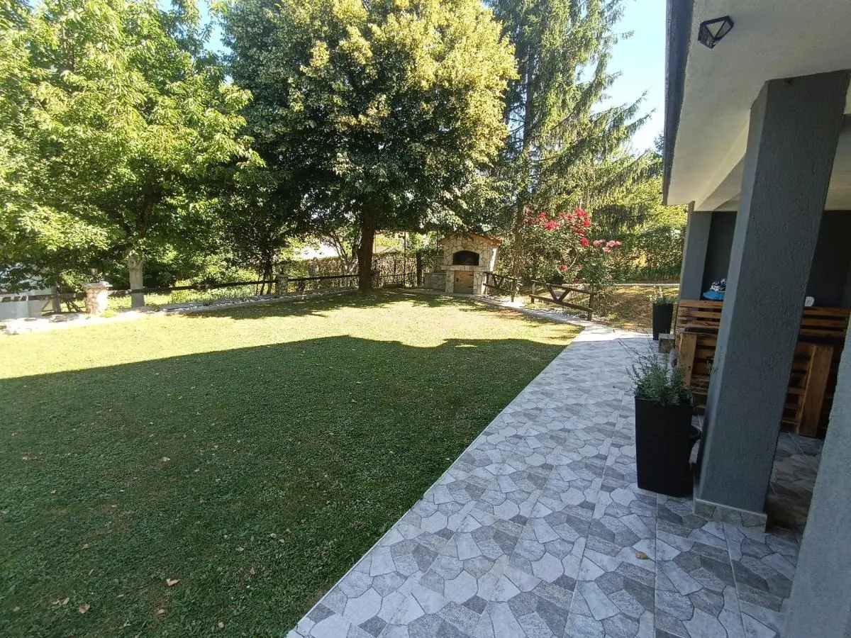 Tranquil Retreat - "Villa Green Oasis"