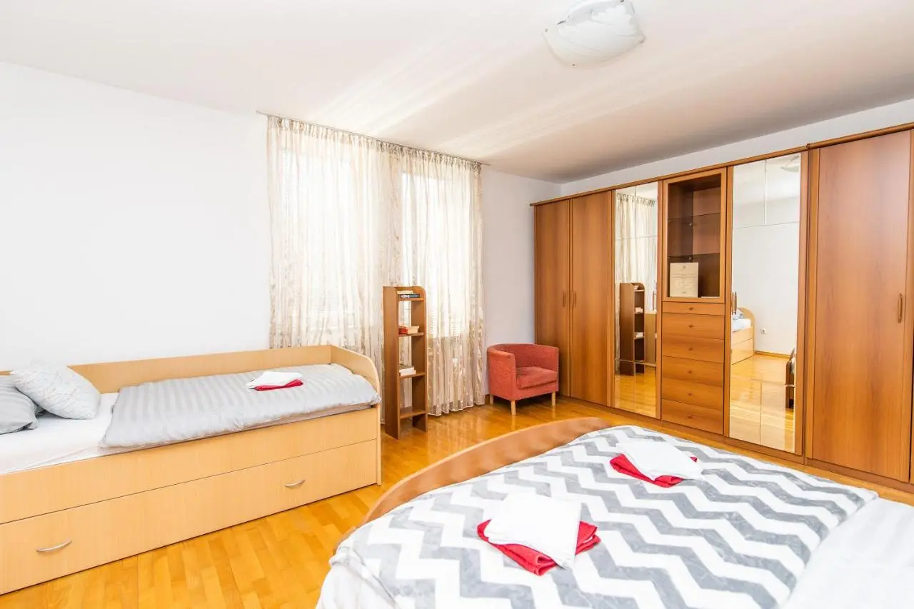 Modern 2BDR apartment in the center - FREE PARKING