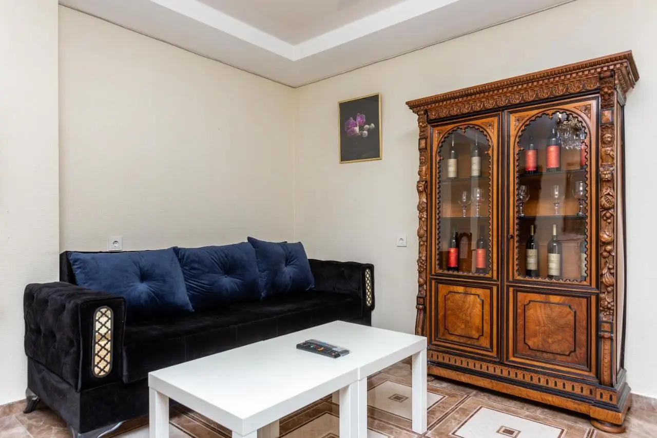 Prime location Apartment with Three Bedroom