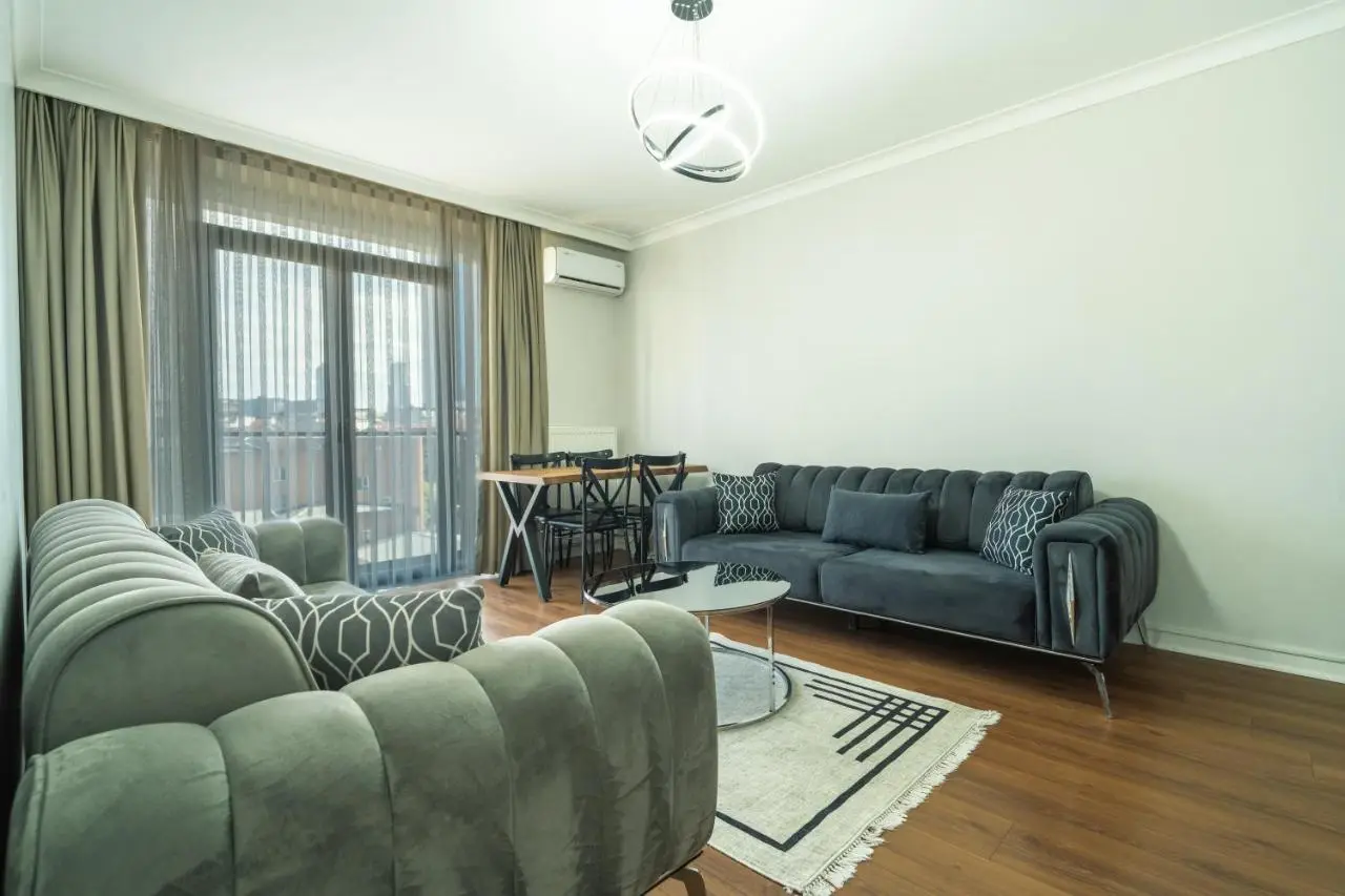 Roni Apartments, Close to the metro and parking