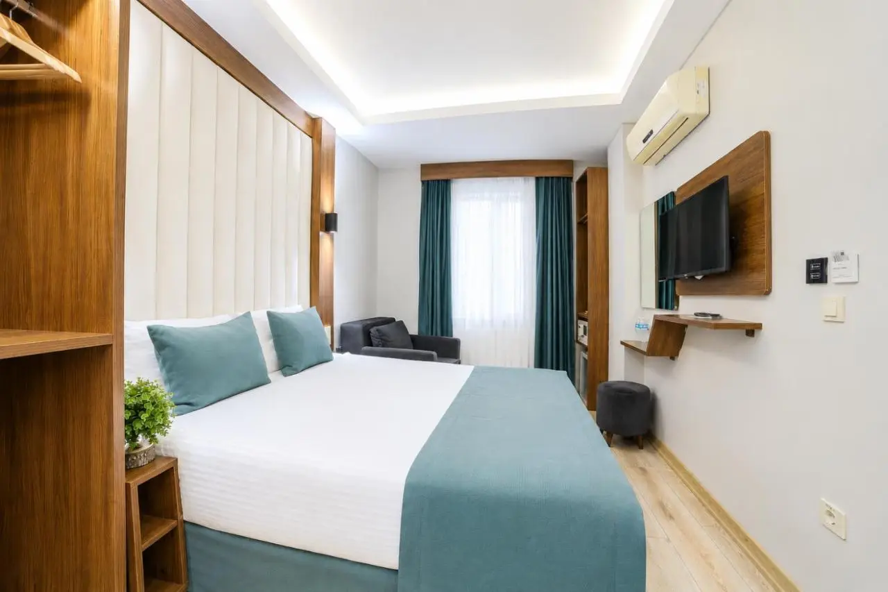 Weingart Black Tulip Hotel