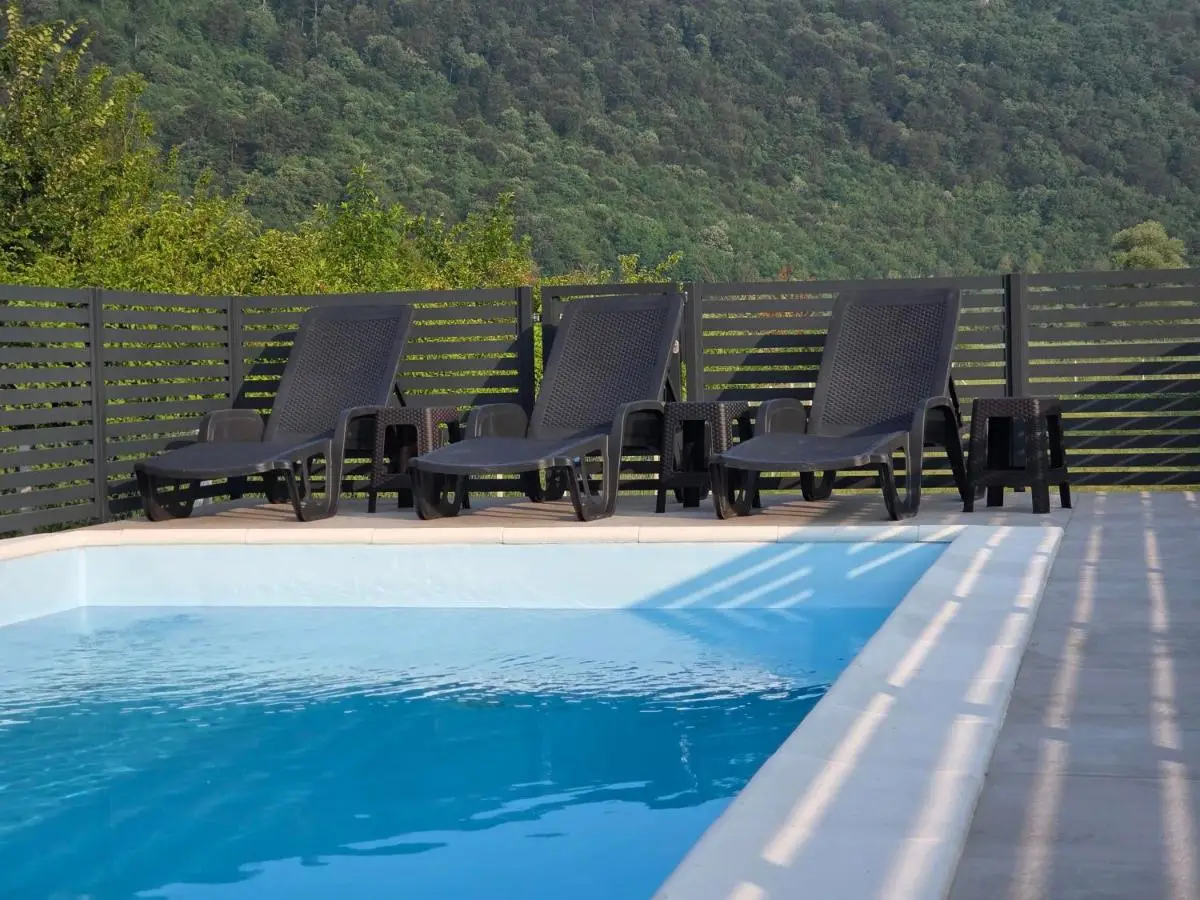 Villa Alisa - Luxury Riverside Escape