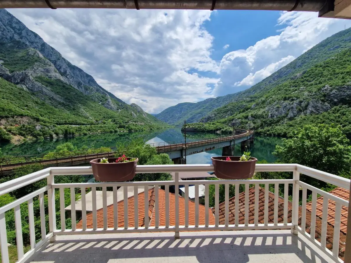 Visit Dreznica - Canyon Retreat
