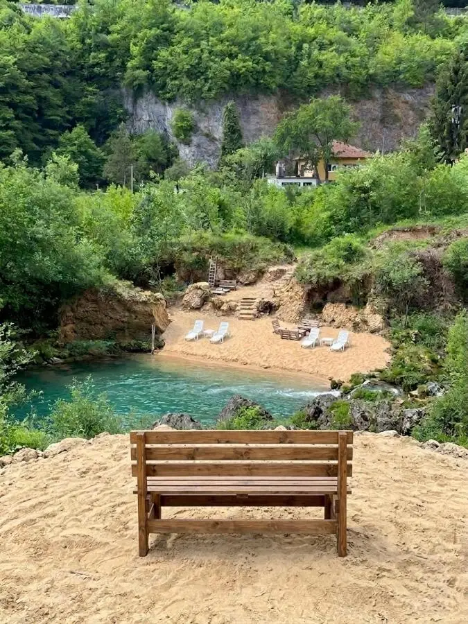 Apart Cobras Jajce