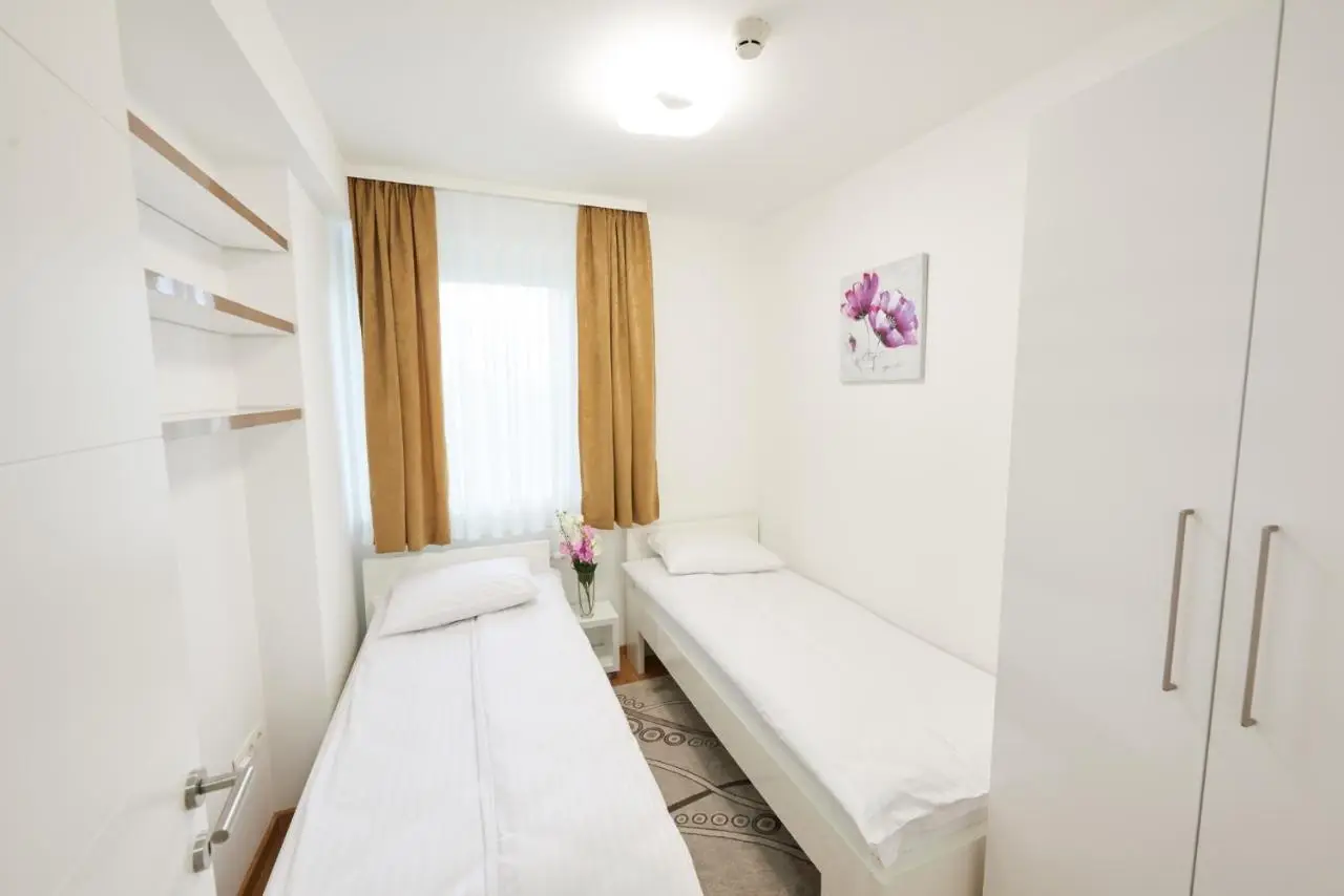 Park Apartment