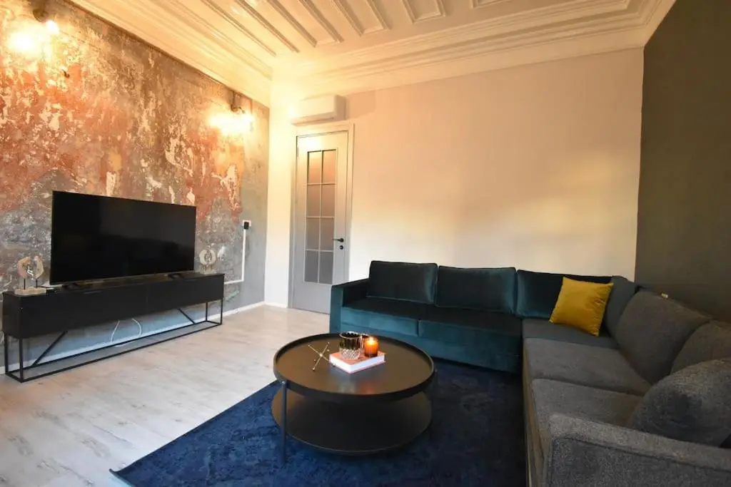 Stunning 6BR 4Bath near Tram