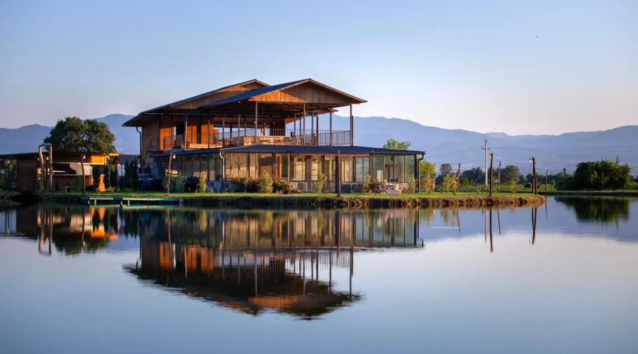 Moretoni Lake Resort