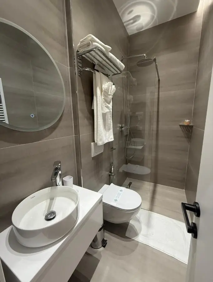 4 Rooms Tirana