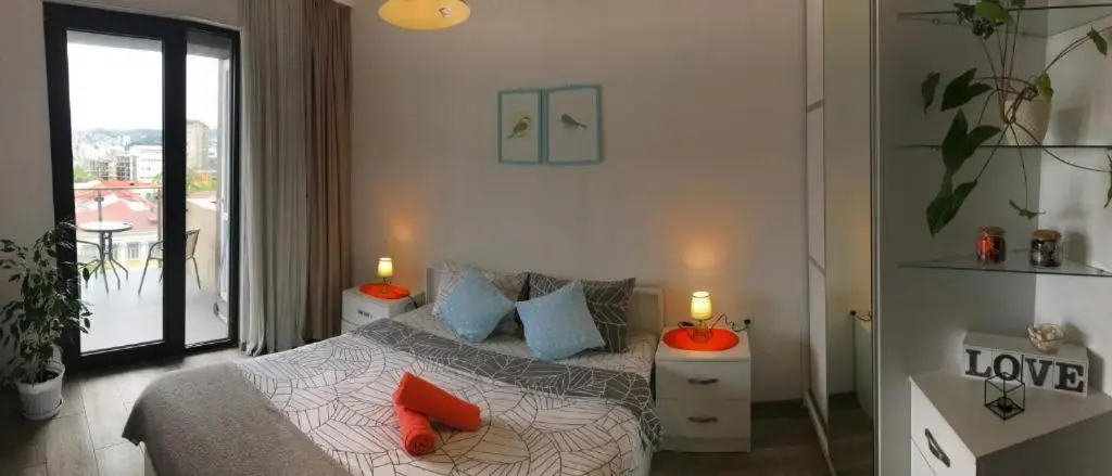 Ameri Plaza Green Apartments