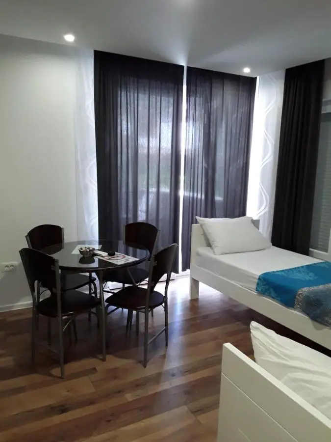 Villa Flower with Free Onsite Parking