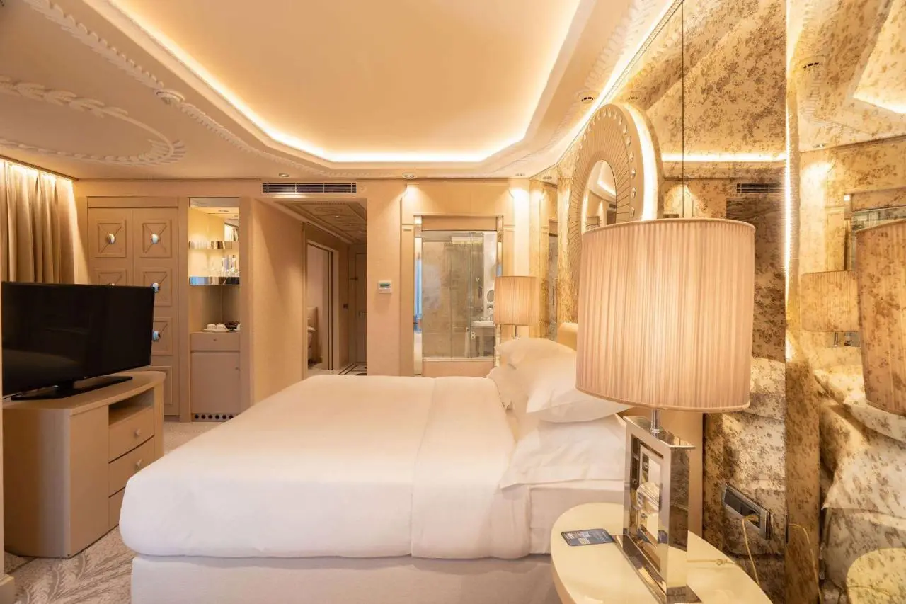 Wyndham Grand Istanbul Kalamış Marina Hotel
