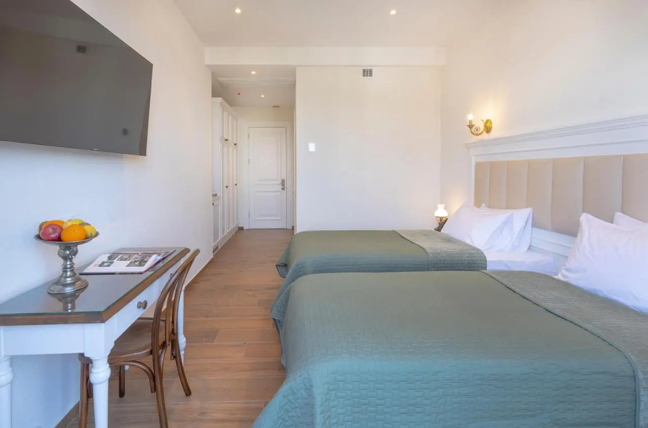 Iris Hotel
