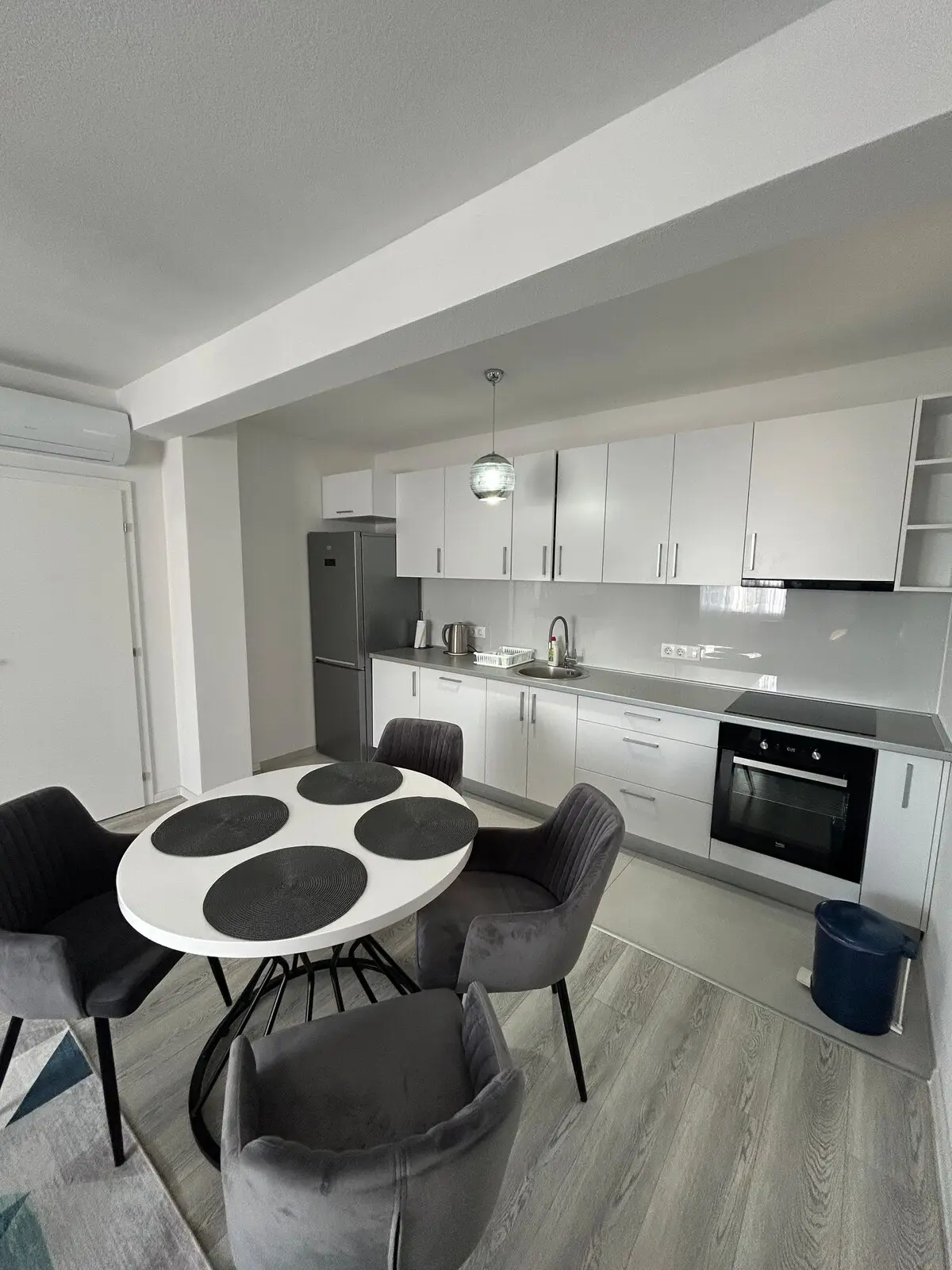 Apartment Sweet Holiday
