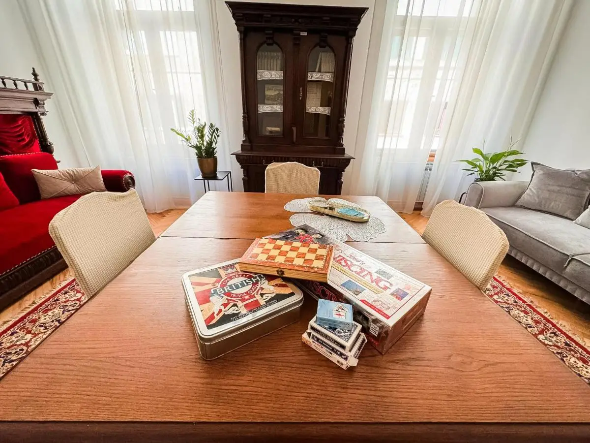 Unique & Spacious 3BR Historic Flat in City Centre