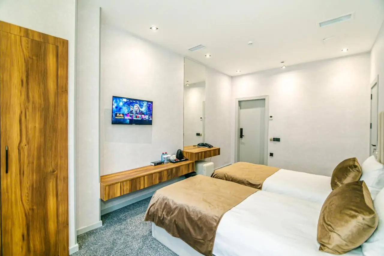GREEN PARK HOTEl