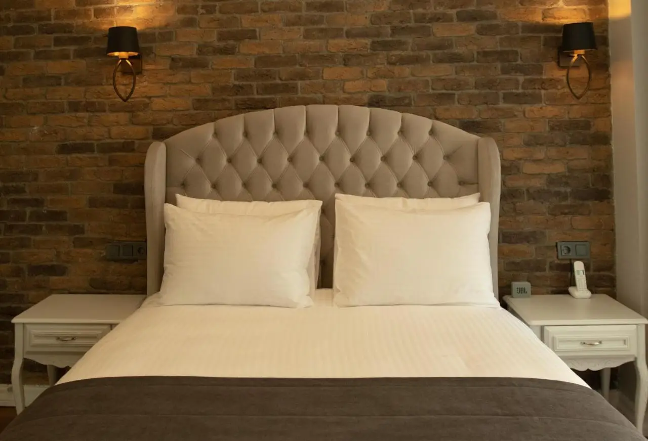 Louis Rooms