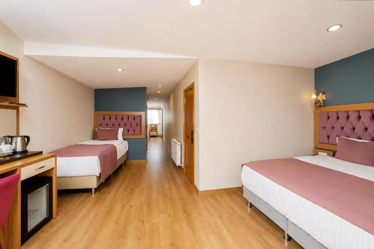 Weingart Black Pearl Hotel