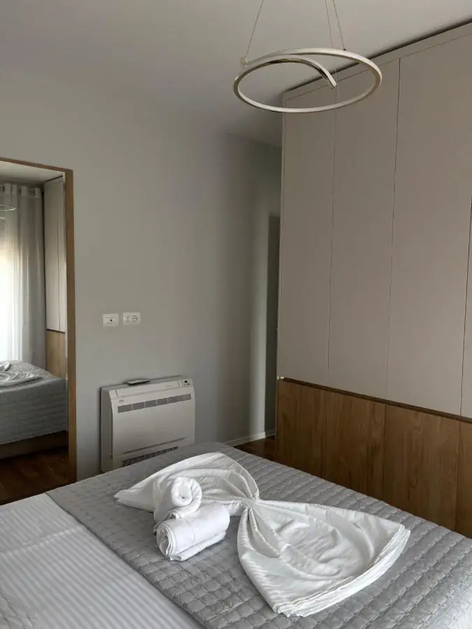 New Bazaar, Grand Apartment