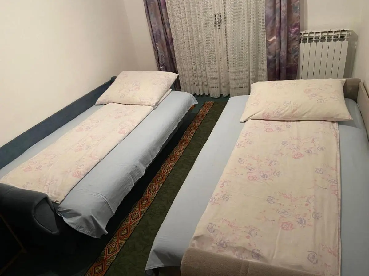 Idas Guesthouse - Kuća na jezeru - Haus am See - Privatunterkunft - Čelebići kod Konjica