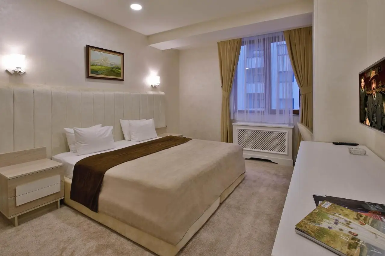 Ganjali Plaza Hotel