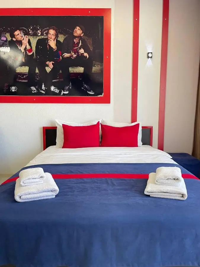 Rock Hotel First Line