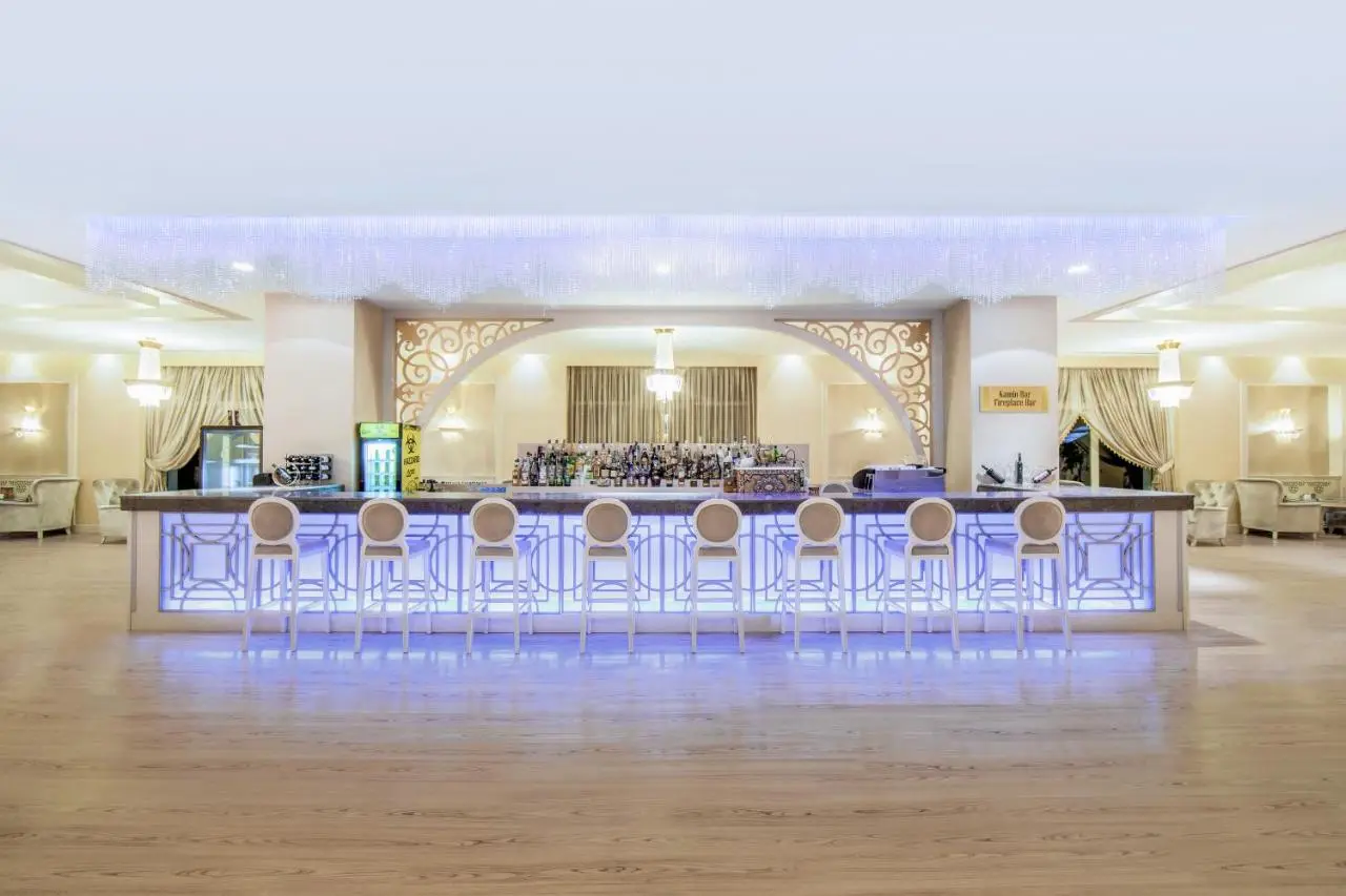 Qafqaz Riverside Hotel