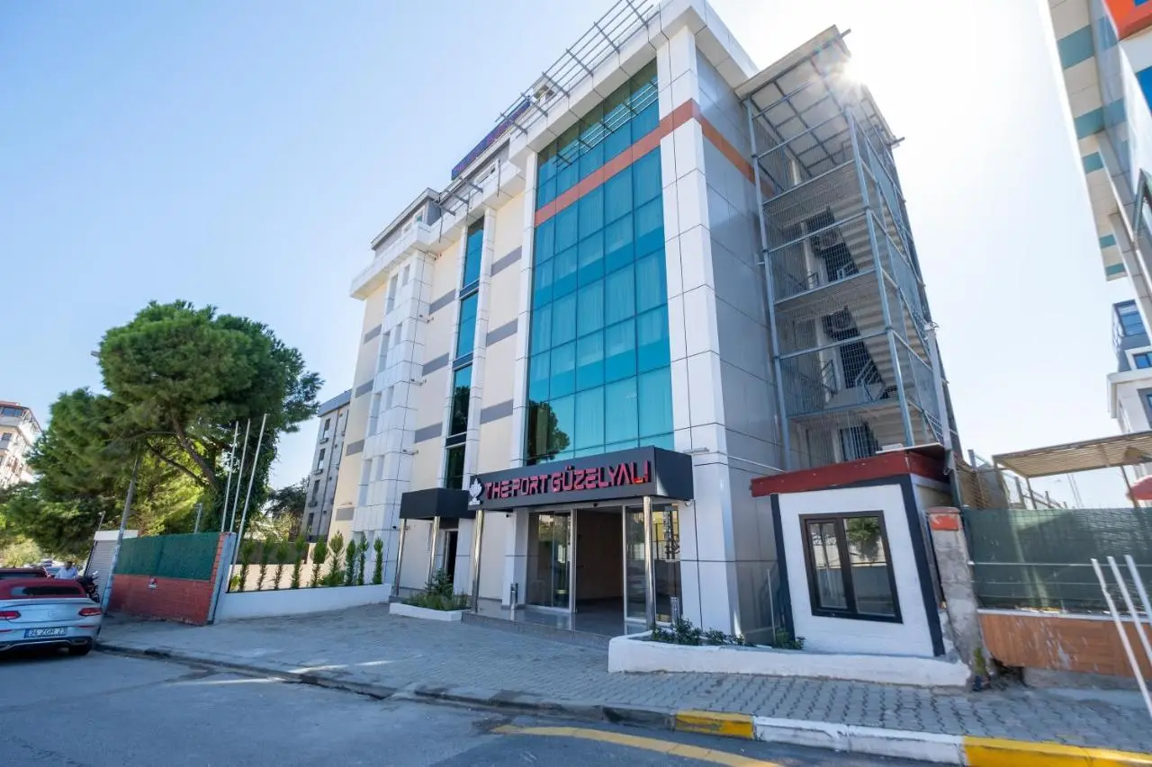 The Port Güzelyalı