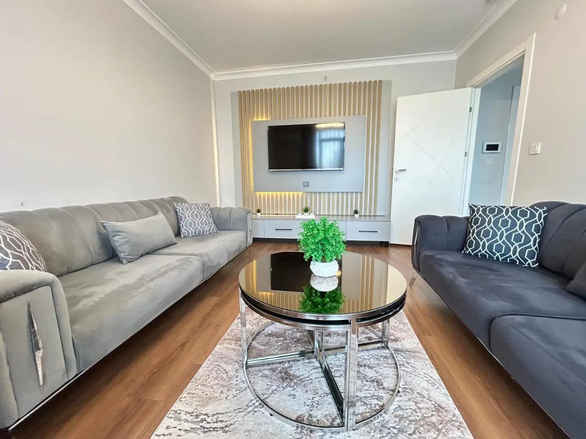 Roni Apartments, Close to the metro and parking