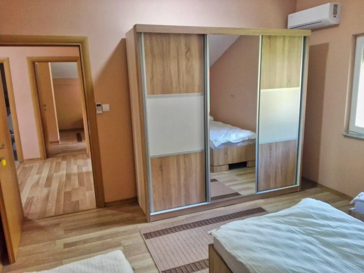 ☆ Quiet + Cozy Spacious apt with a balcony ☆