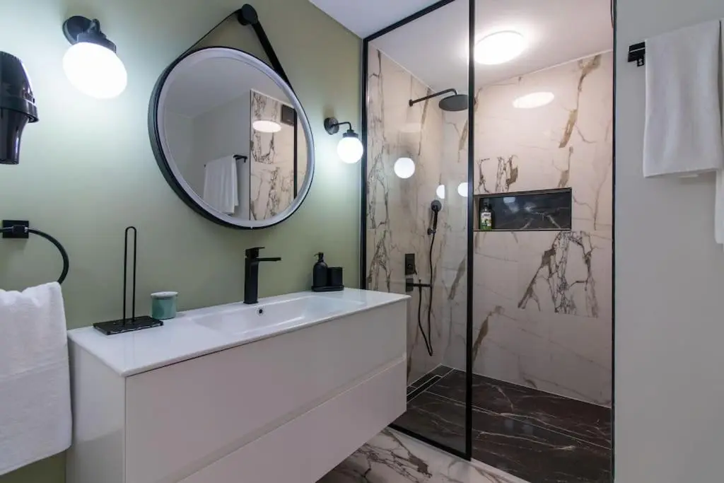 Historic 2BR Gem in Downtown Sisli AC in All Rooms