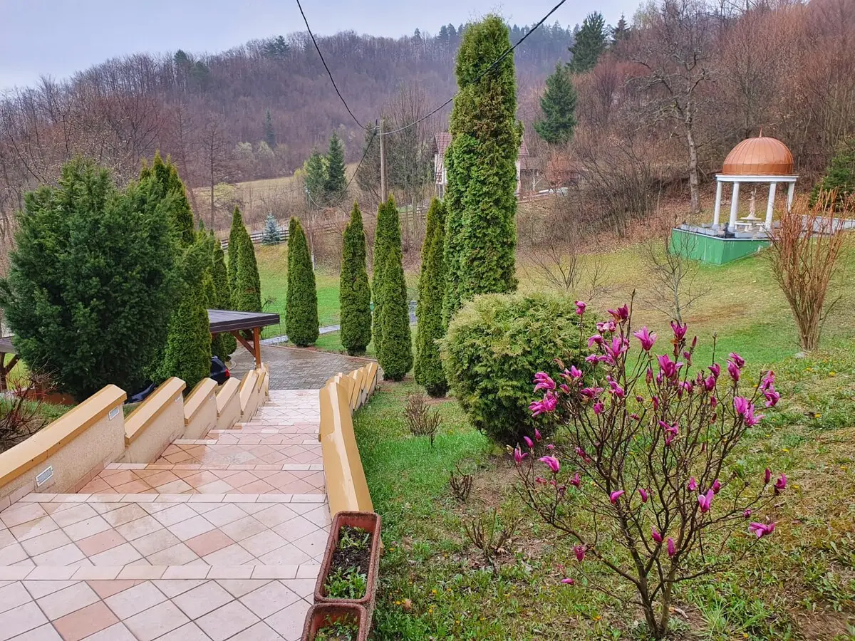 luxurious 350 m villa with 4 bedrooms