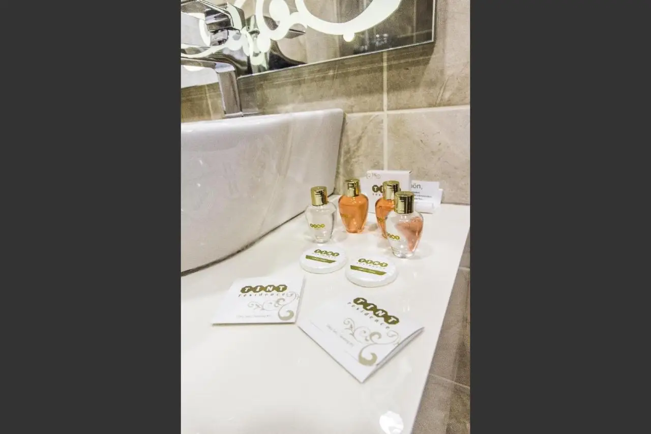 La Pazza Suites