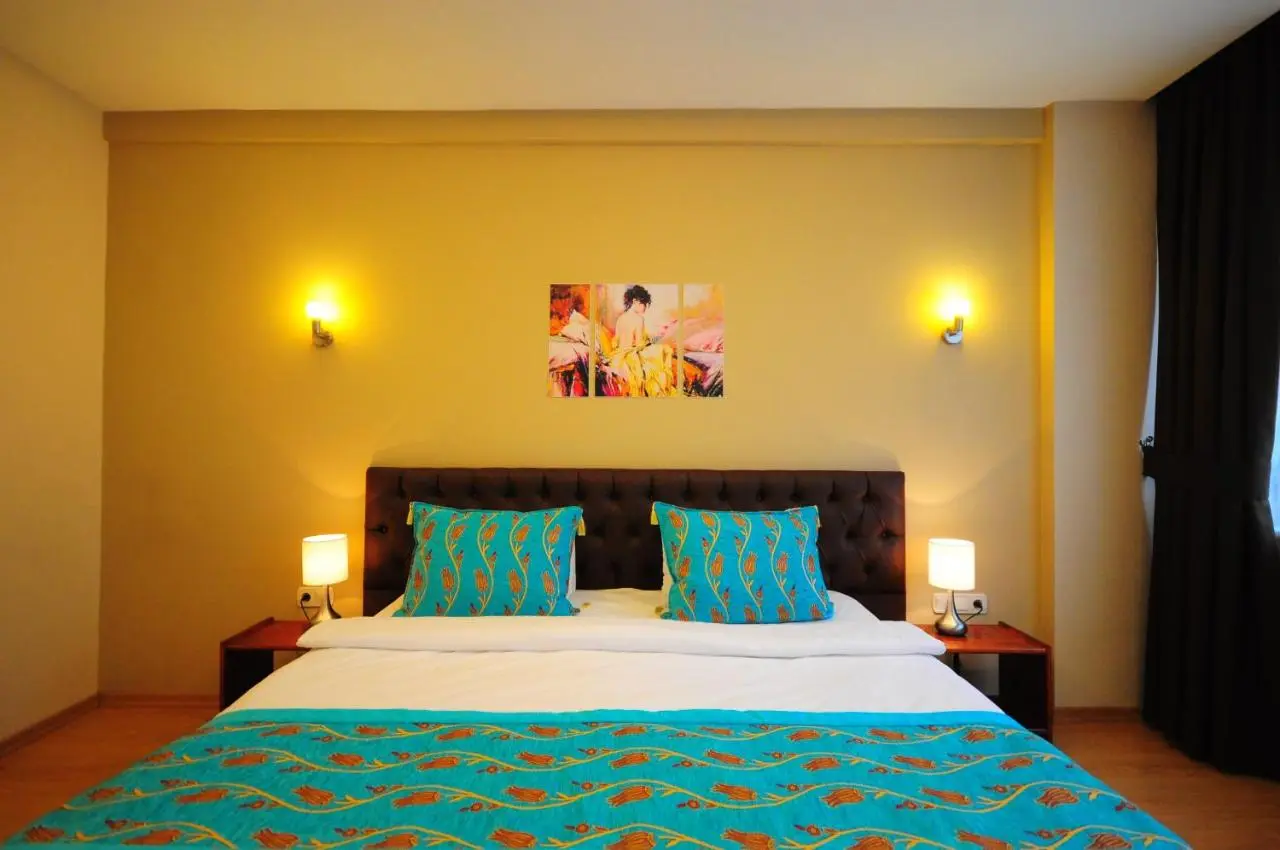 Retropera Hotel