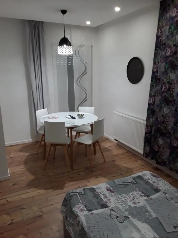 Villa Flower with Free Onsite Parking