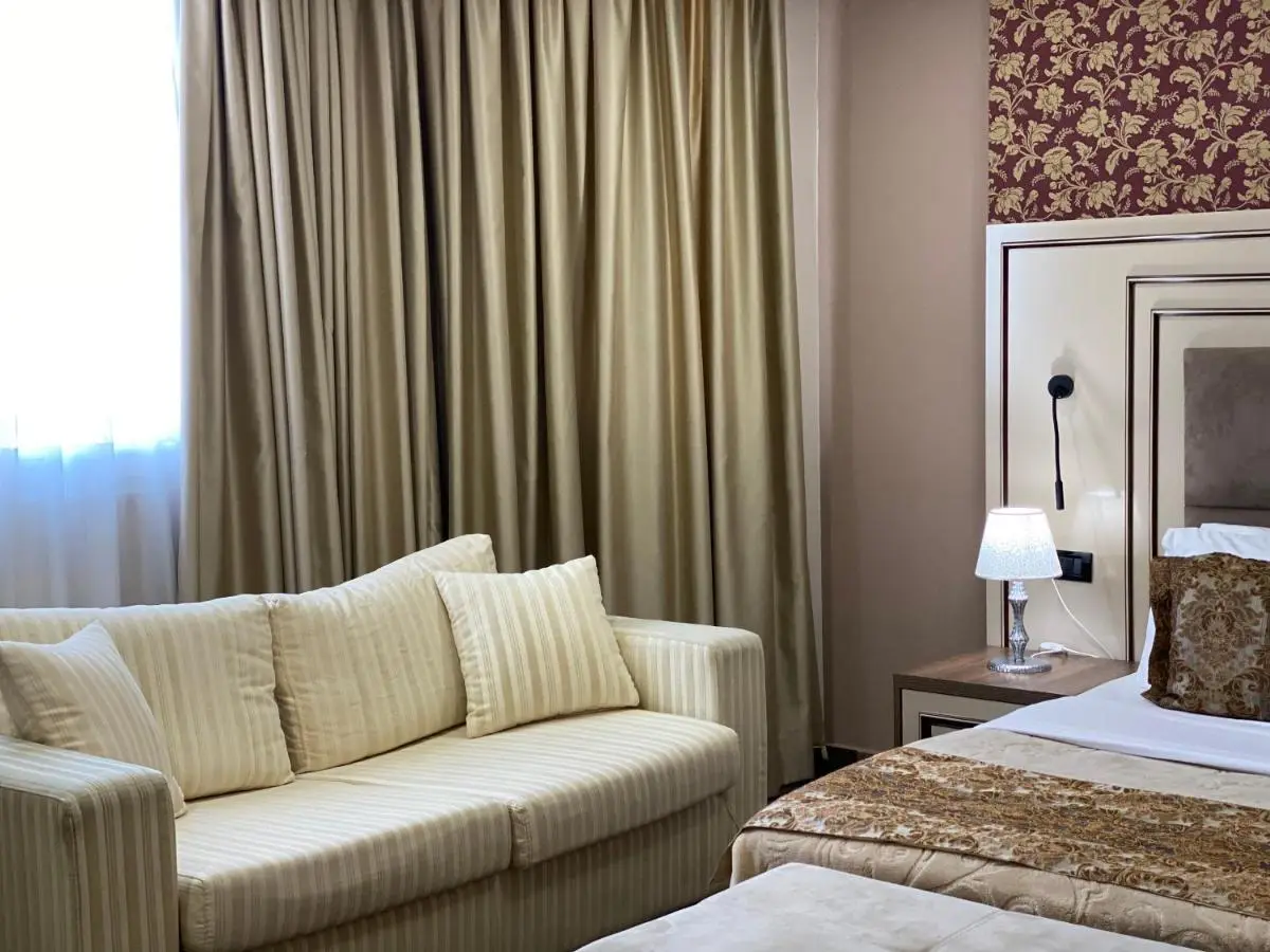 Hotel Deluxe