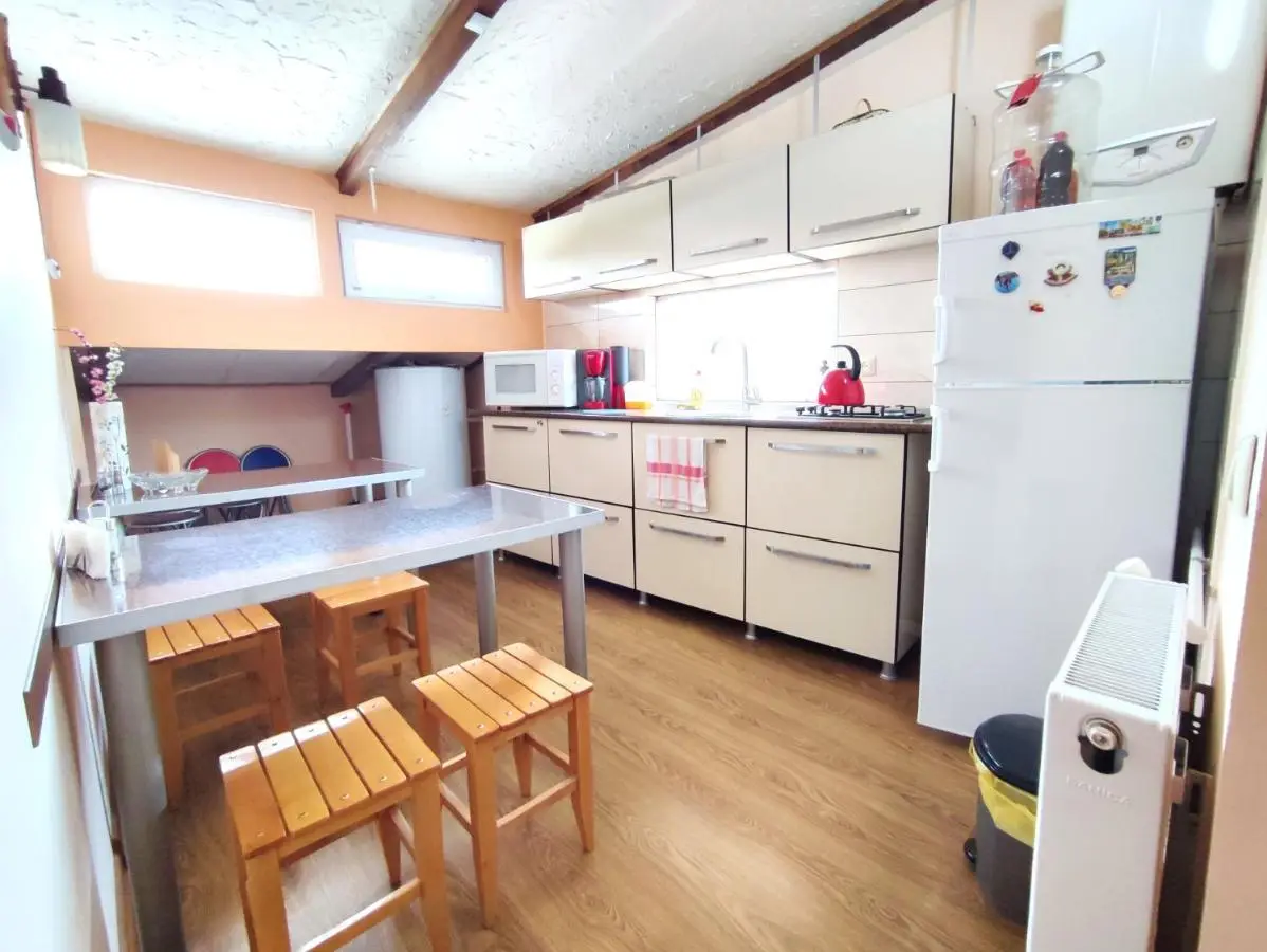 G&L APARTMENTS