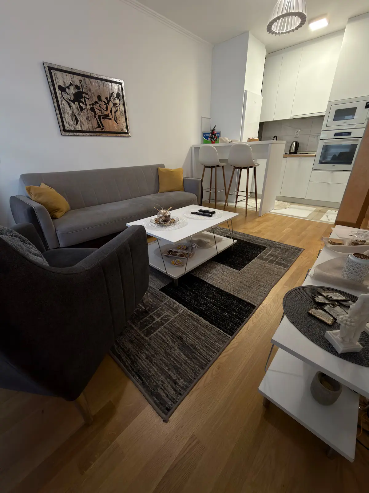 Lovely apartment, own own parking