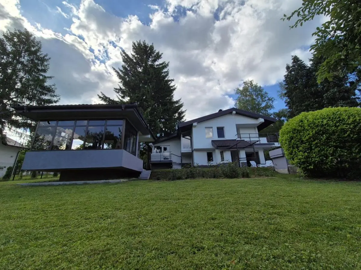 EmUm family cottage