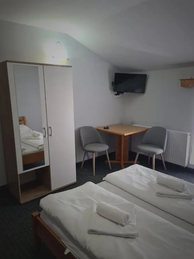 Apartments and Rooms Ski