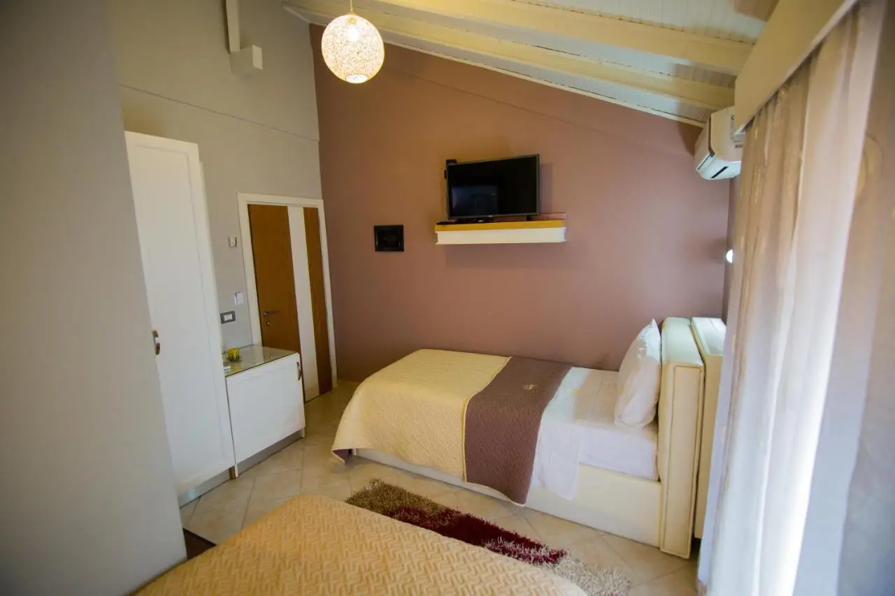 DEA Hotel 2002