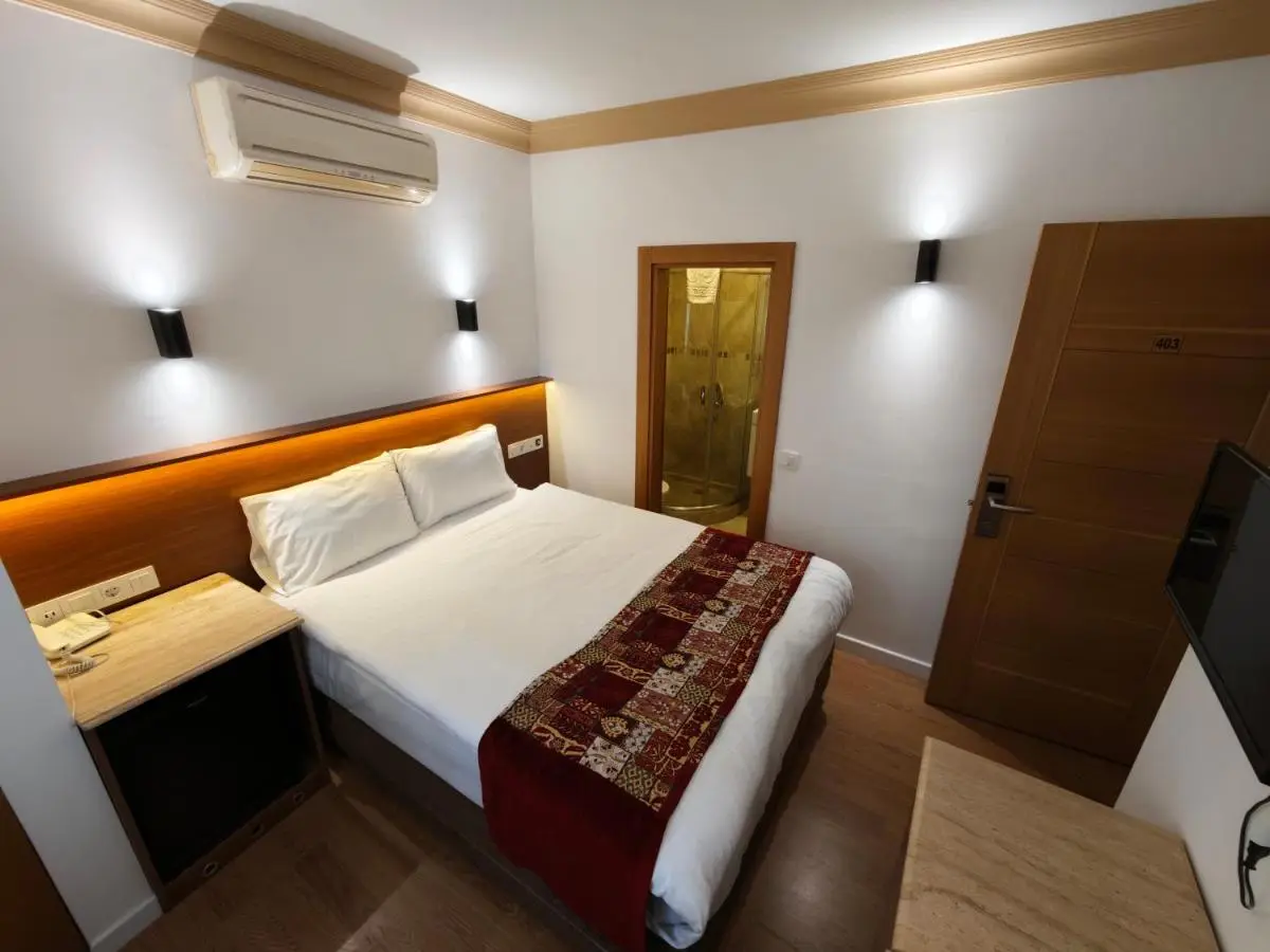 Grand Peninsula Hotel