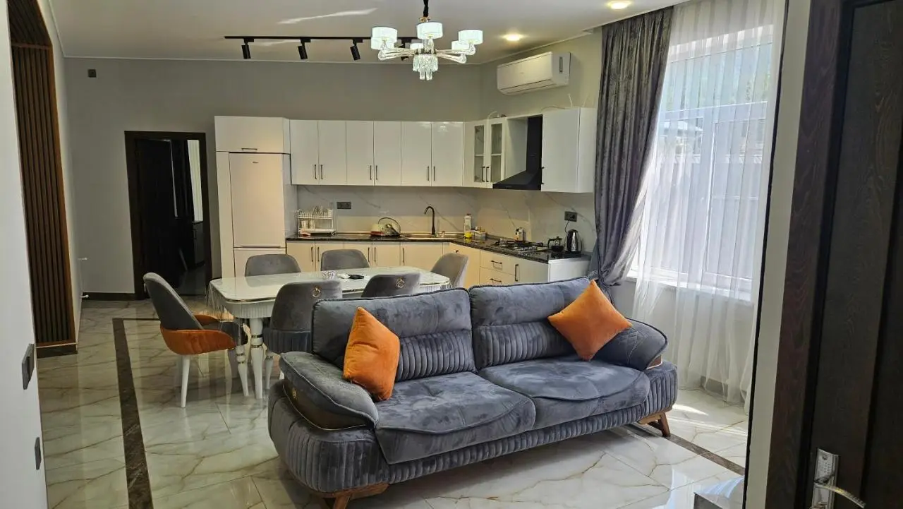 Luxury Milan Mountain Ponoramic Villa, indoor heated pool and jacuzzi with mountain view