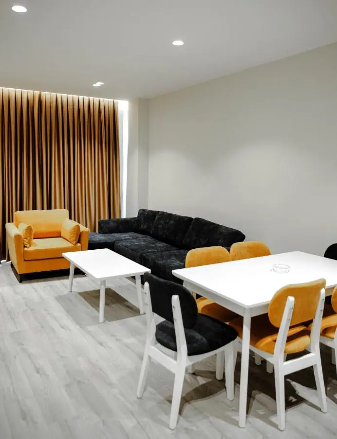 WHITE CROWN HOTEL